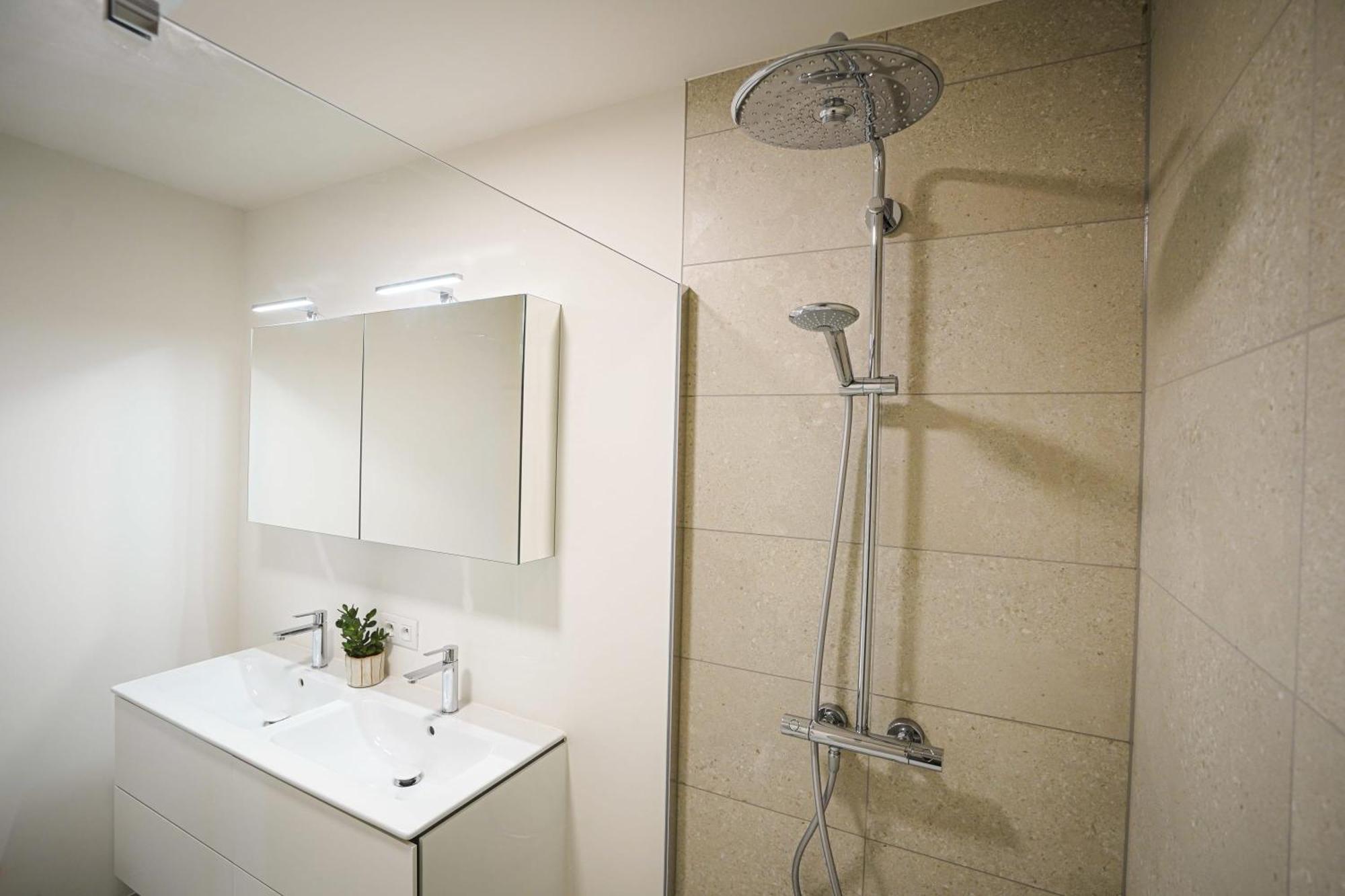 Huswell - Beautiful Apartment With Communal Pool And Gym Ostend Exterior foto